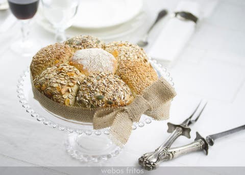 Corona de pan con semillas