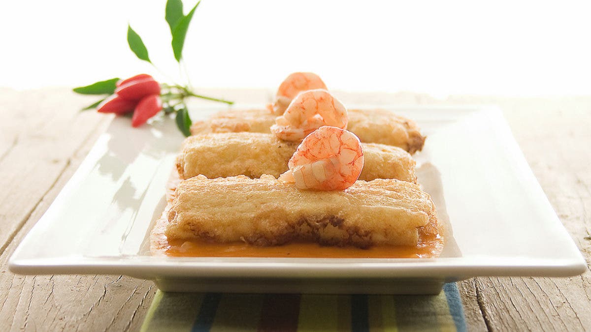 Pencas rellenas con velouté de gambas y salsa reducida de gambas