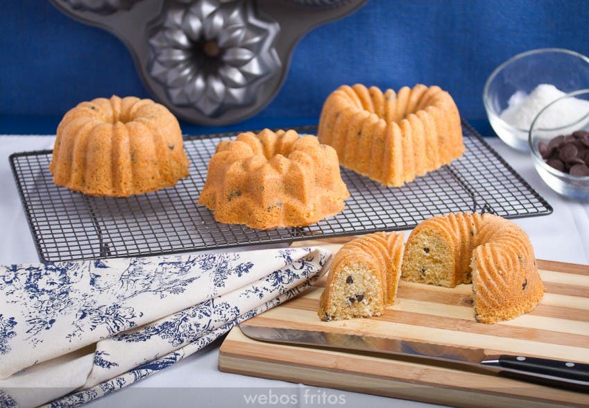 Mini bundt cake de coco y chocolate