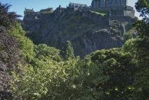 Edimburgo. El castillo desde los Jardines de Princes St.