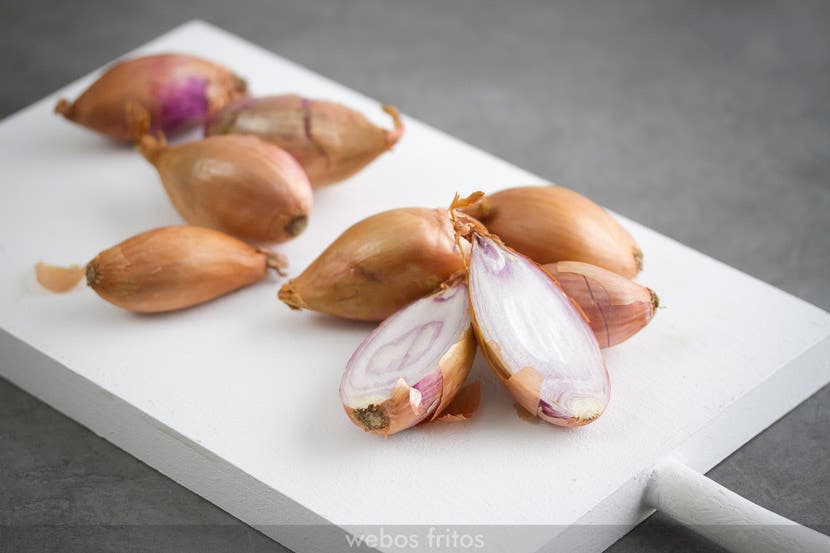 Chalota, una variedad de cebolla de bulbo más pequeño