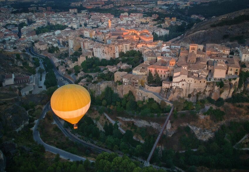 A vista de globo sobre Cuenca