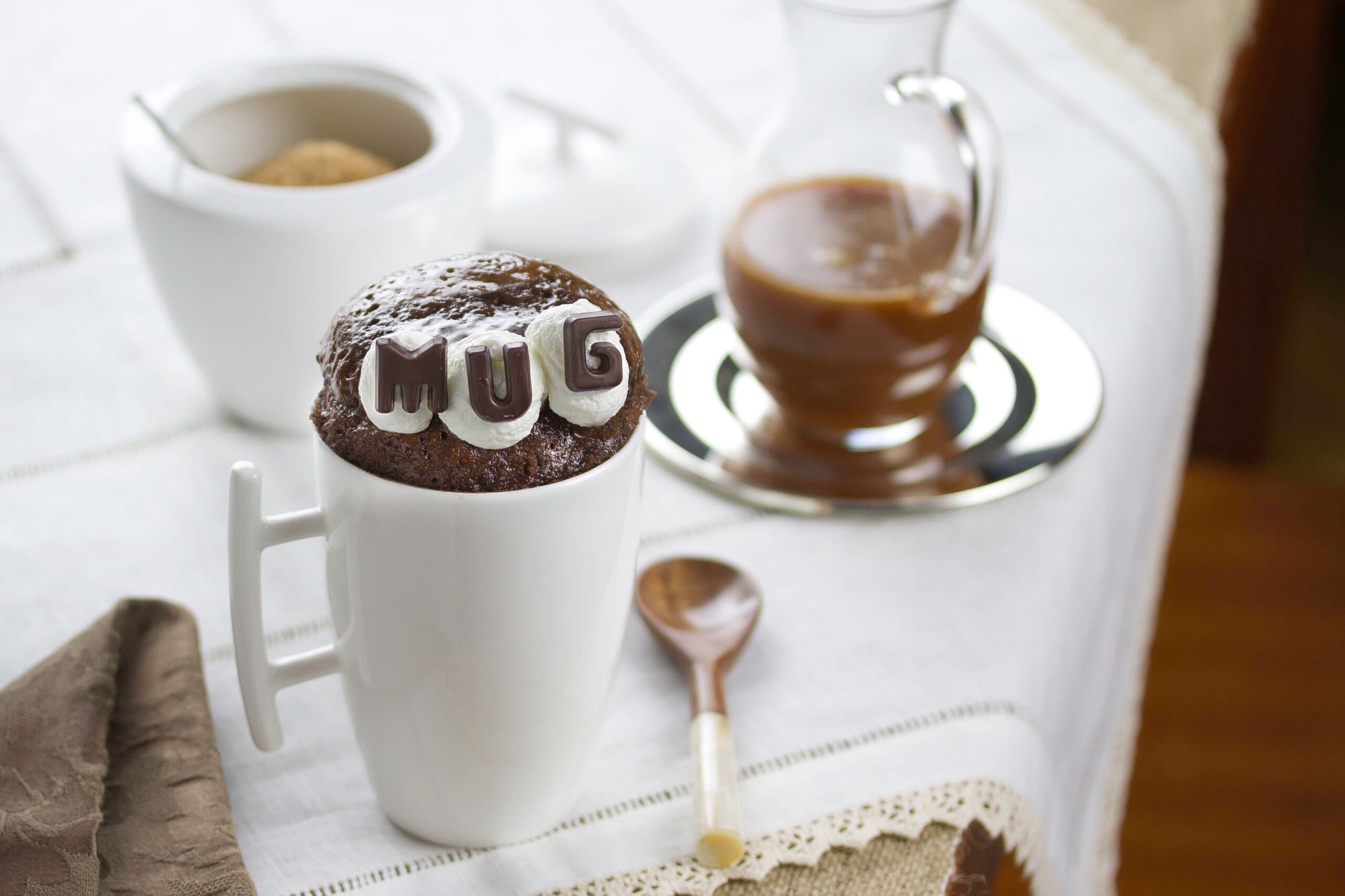 Mug cake de caramelo y chocolate