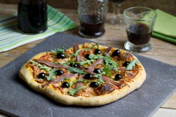 Pizza de anchoas y rúcula