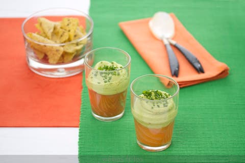 Crema de aguacate con salmón